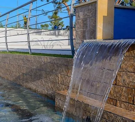 Aparthotel Cosmopolis Multi-venue Larnaca