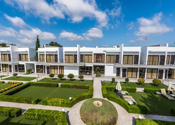 Ξενοδοχείο με διαμερίσματα Cosmopolis Multi-venue 3*